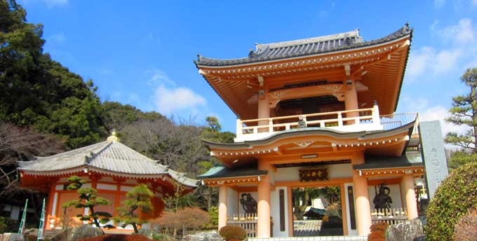 龍谷寺 山門 六角堂